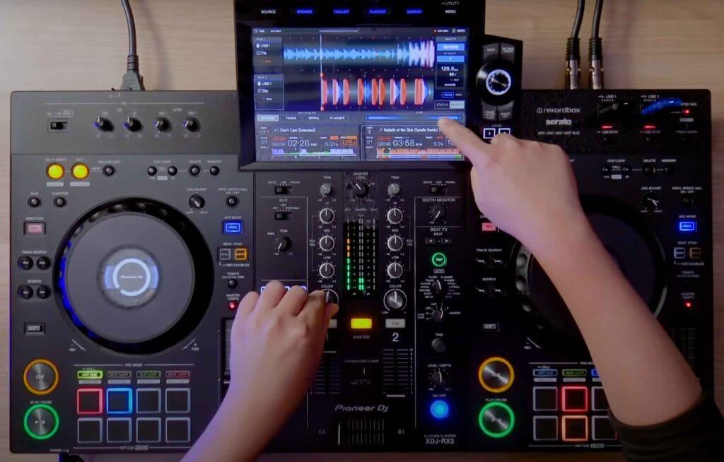 DJ usando controladora en curso XDJ RX3 paso a paso