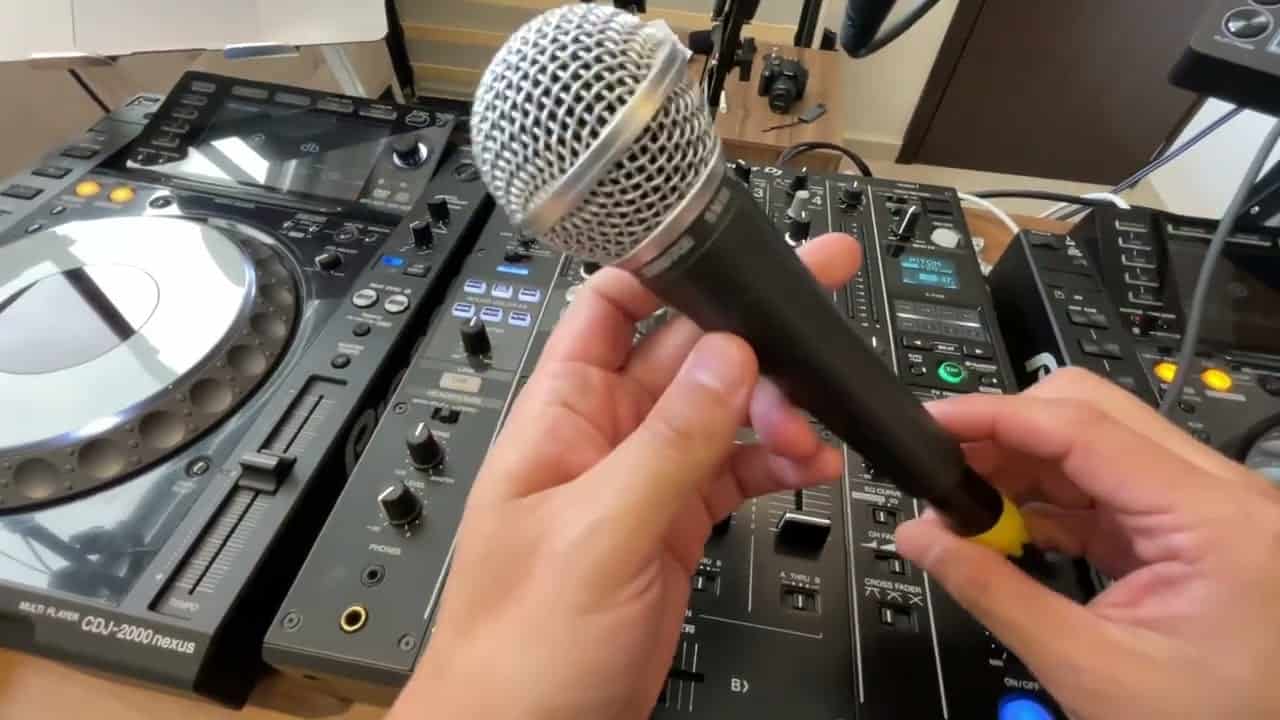 cómo conectar micrófono a la DDJ-FLX4