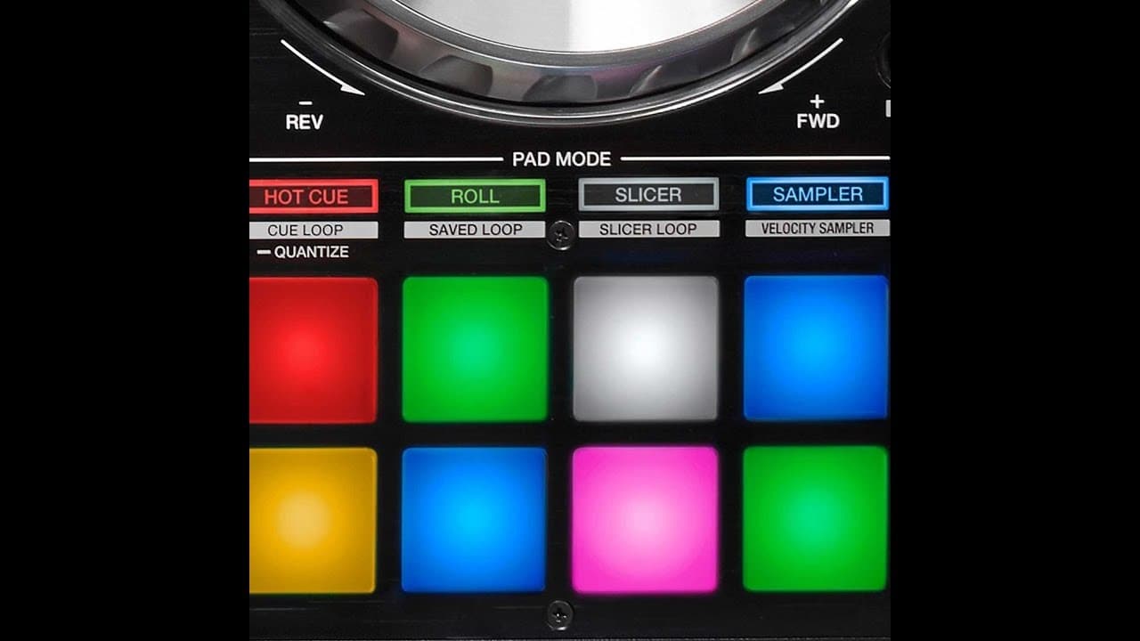técnica toneplay para DJs usando hot cues en controlador DJ