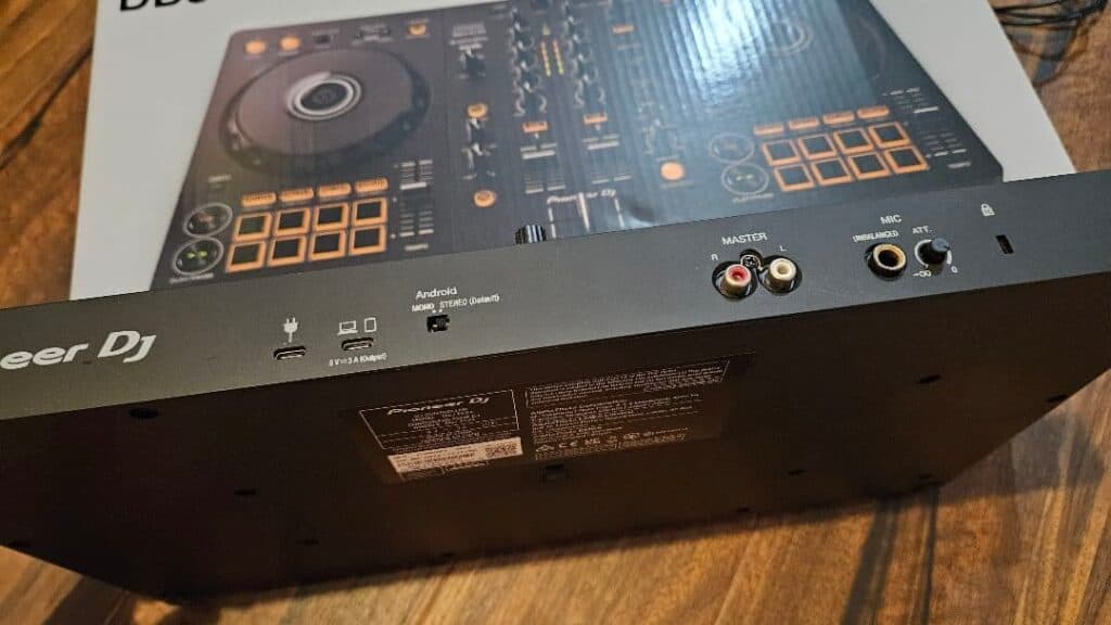 DDJ-FLX4 Bluetooth conectada a un teléfono para mezclar música