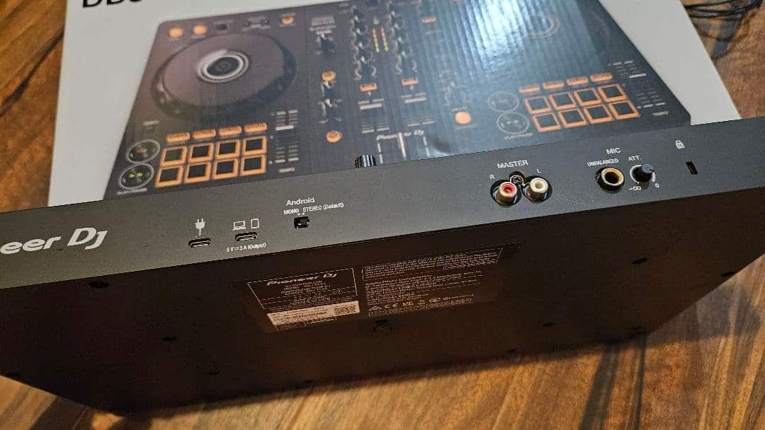 DDJ-FLX4 Bluetooth conectada a un teléfono para mezclar música